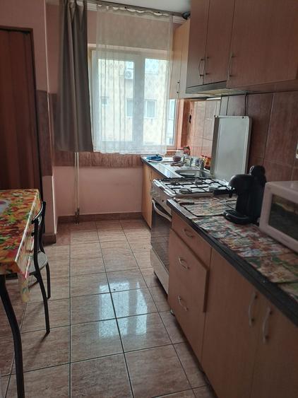Dau in chirie apartament 2 cam, baie , bucatarie pret 300 euro - 1