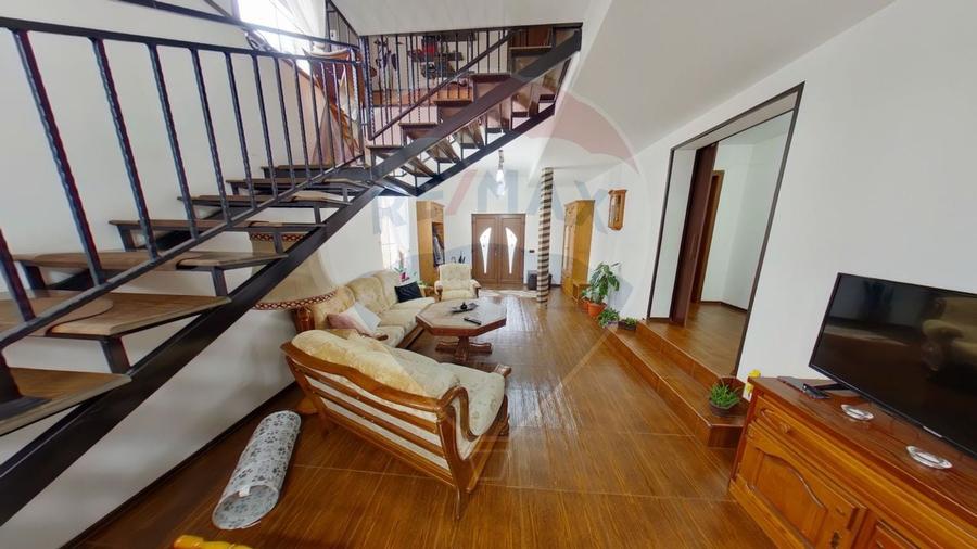 Casa cu 5 camere de vanzare, str. Dragos Voda - 3