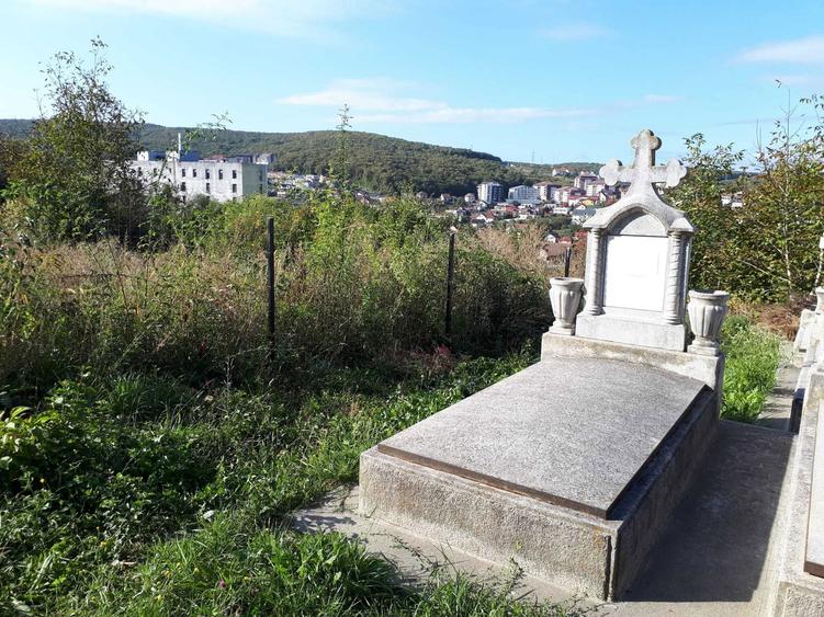 Vand teren cu loc de veci, in cimitir privat Manastur - 2
