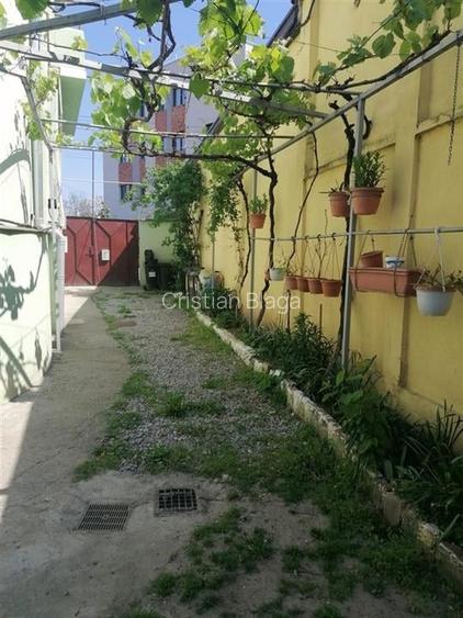 Apartament cu 3 camere semidecomandat în Ultracentral