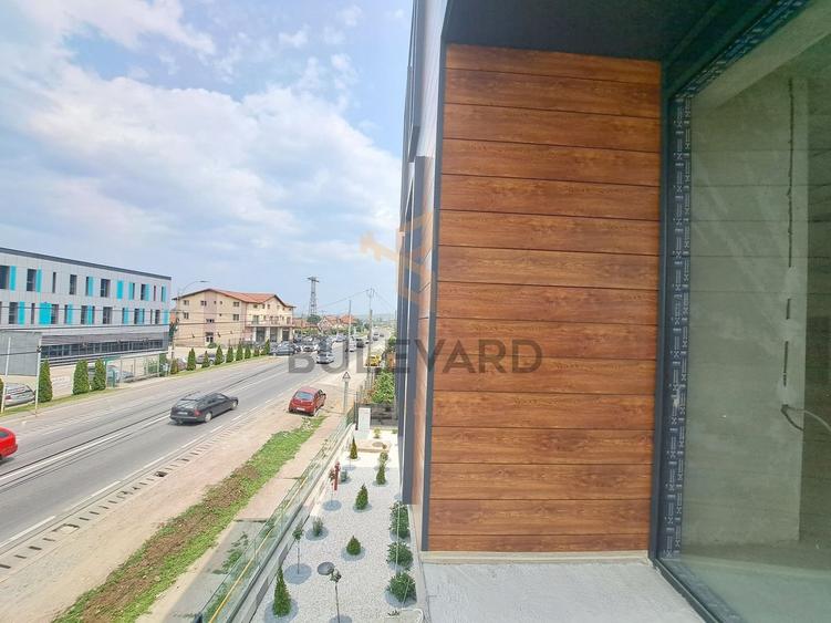 Cladire comerciala situata la drum intens circulat, 1365 mp utili + 20 parcari - 21