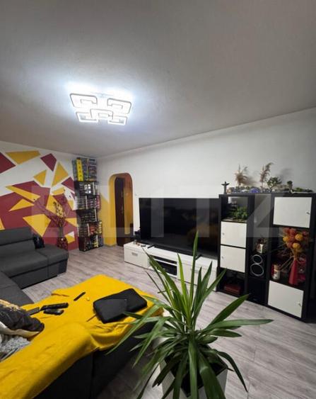 Apartament de 4 camere decomandat, Piata Sudului - 1