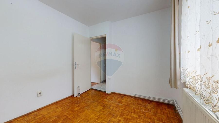 De vânzare: 2 camere, baie cu geam, etaj 2 - 8