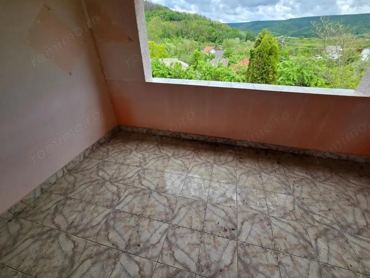 Casă cu Teren 1210 Mp în Mălureni