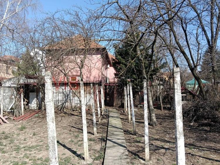 Casă spațioasă de vânzare | Parter + Etaj | Ideală pentru locuință sau activitat - 1