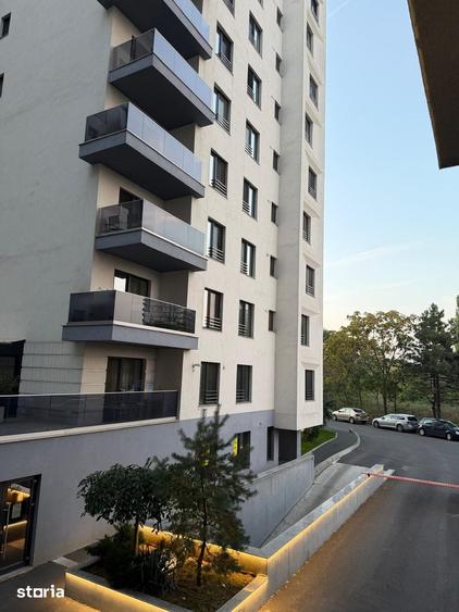 Apartament cu 3 camere în Văcăresti