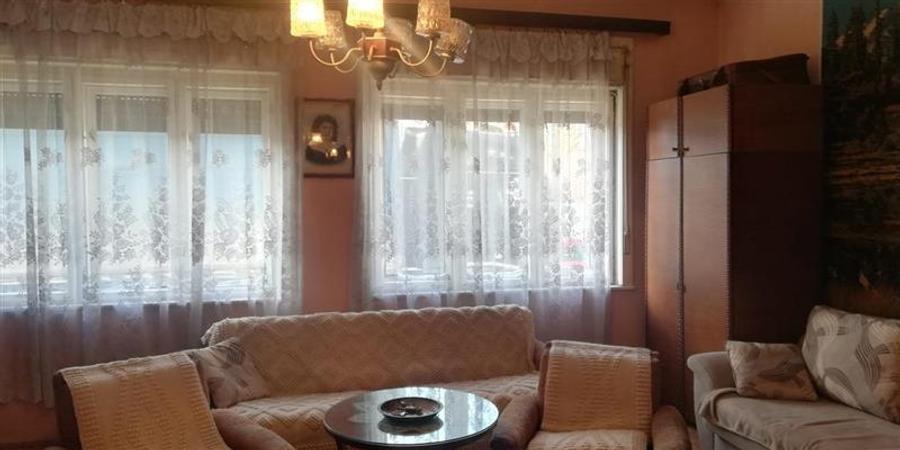 Casa cu 2 camere, curte comuna, cartier invecinat Centru -  Targu Mures - 1
