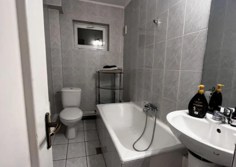 De inchiriat apartament 3 camere in vila, Strada Trivale - 10