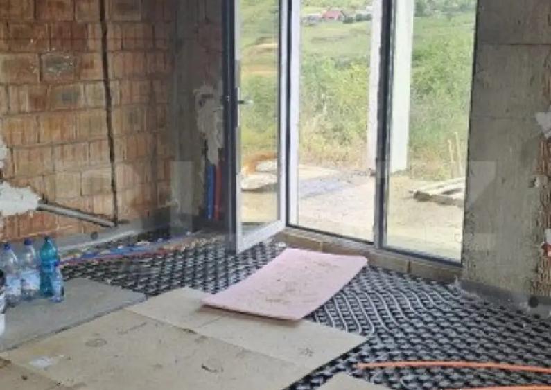 Casa la rosu, 4 camere, terasa mare cu vedere foarte frumoas - 2