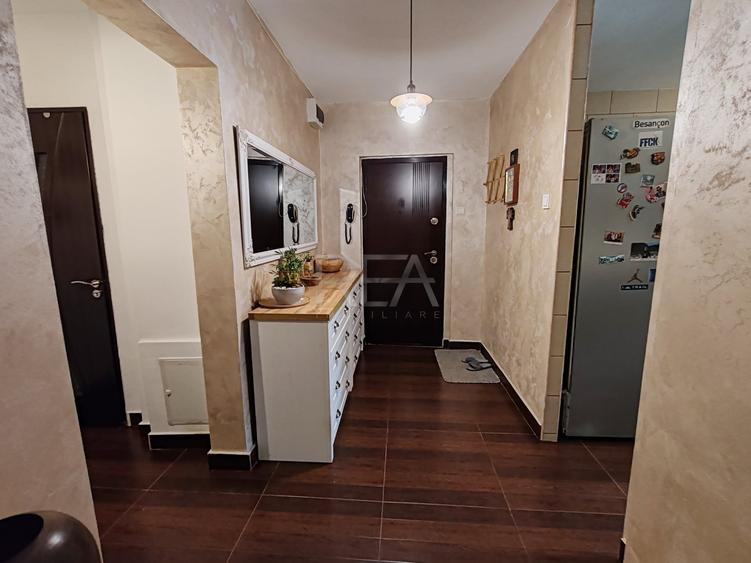 3 camere, decomandat, et 2/8, anvelopat- 13 Septembrie - 15