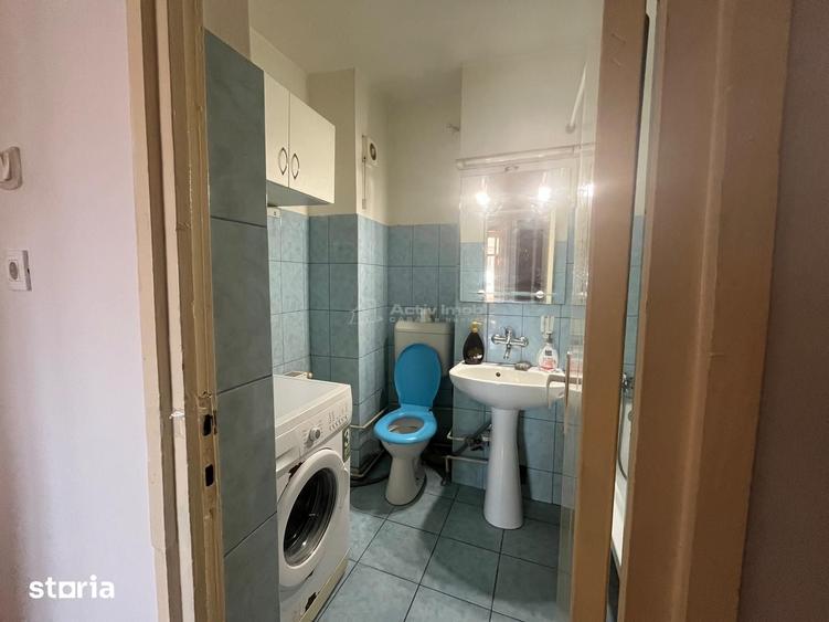 Apartament cu 3 camere semidecomandat în Central