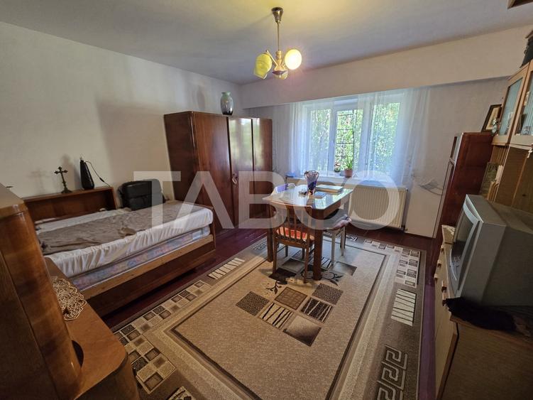 Casa spatioasa de vanzare teren 432 mp zona linistita - Lupeni Sibiu - 12