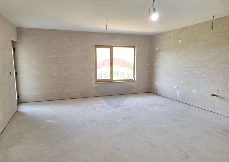 Casa / Vila la gri aproape gata sa devina acasa ! - 4