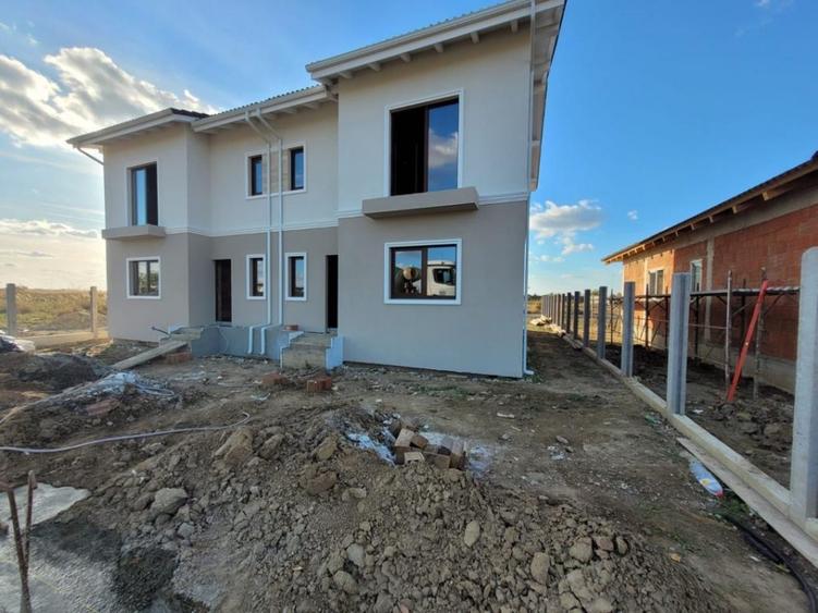 Duplex 4 camere - 94 mp utili - Cartier asfaltat - Mosnita - 2