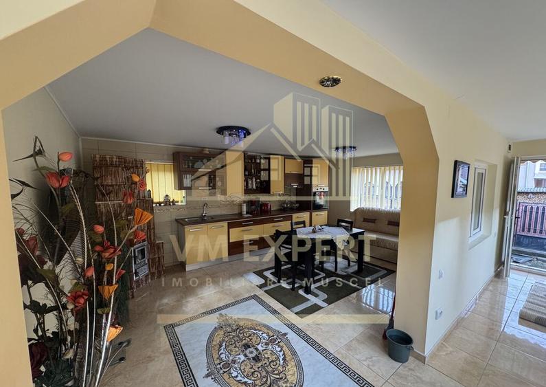 VILA 5 CAMERE, TEREN 600 MP, RUCAR - 1