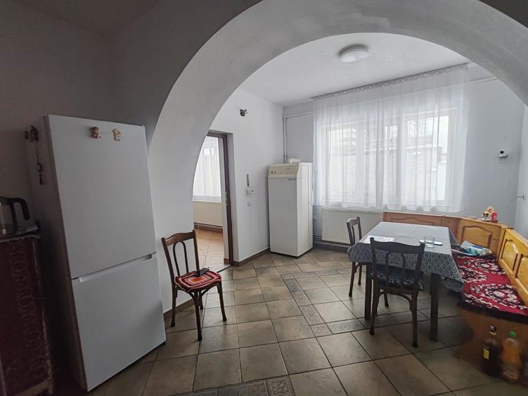 Casa 4 camere libera la vanzare GHIMBAV - zona Garii - 10