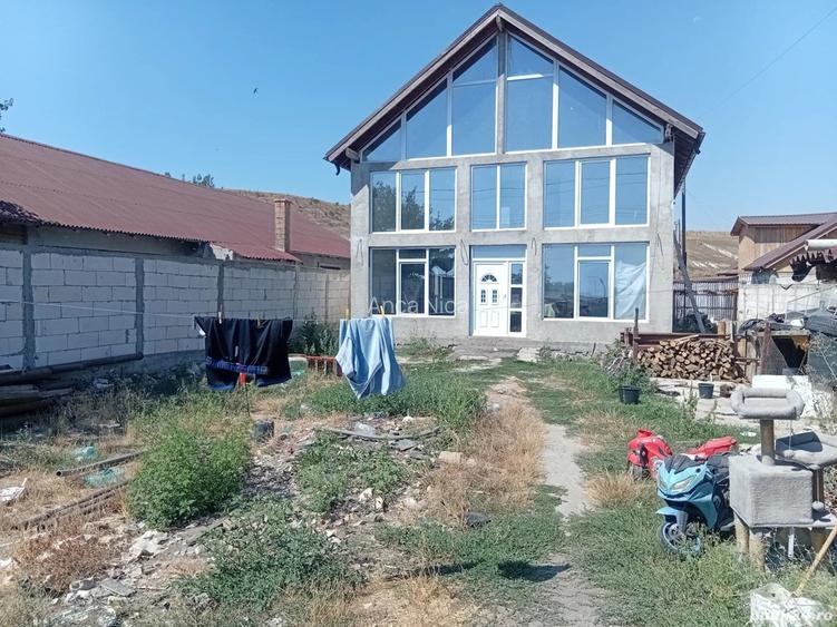 Vand urgent casa in valu lui traian