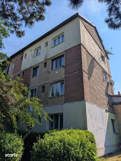 Garsonieră decomandată în Petros