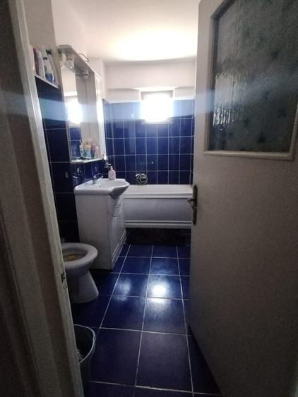 Inchiriez apartament cu 3 Cameri - 1