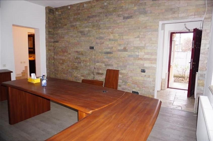 Casa in zona Gara - Piata Garii pretabila spatiu comercial - 2