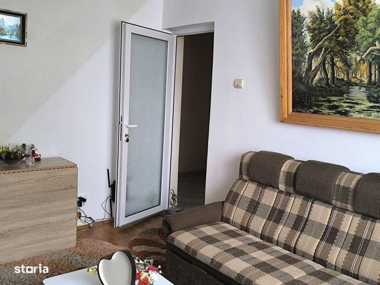 De vanzare apartament cu 3 camere etaj.1 - 2