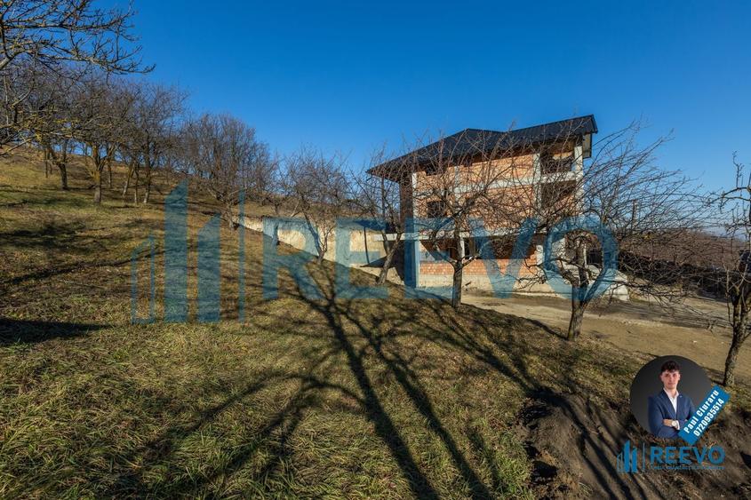 Pensiune/Vilă la roșu P+E+M în Sărata - 36