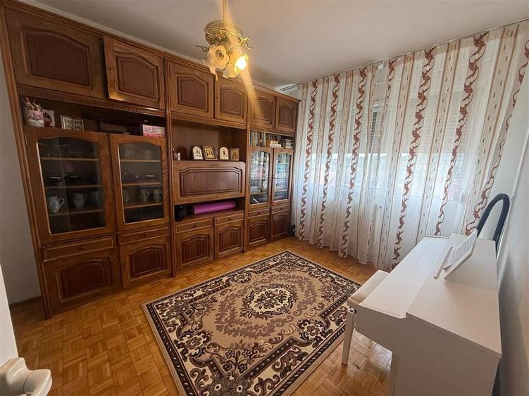 Apartament cu 2 camere decomandat în Podu Roș