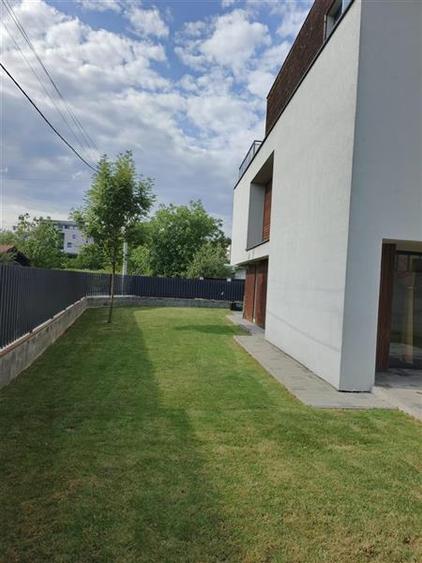 Duplex cu 5 camere cu Canalizare în Europa