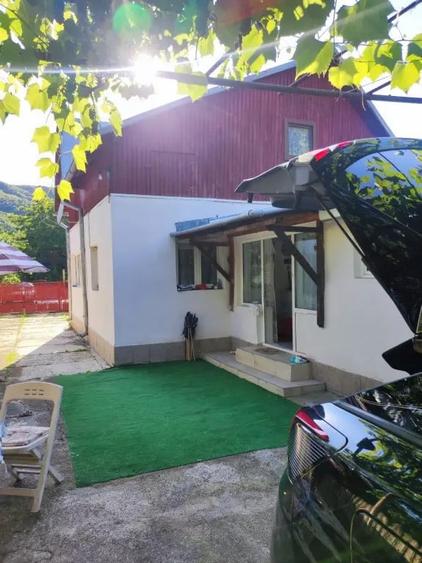 Casă cu 5 camere în Cocorăștii Caplii