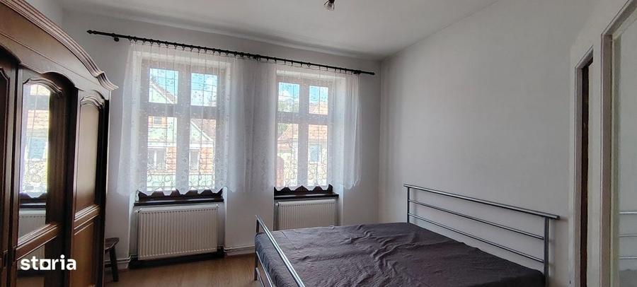 Casă cu 4 camere cu Teren 1180 Mp în Central
