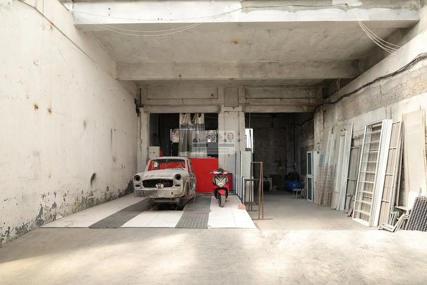 Spațiu comercial, de 1,168 mp, în Sud
