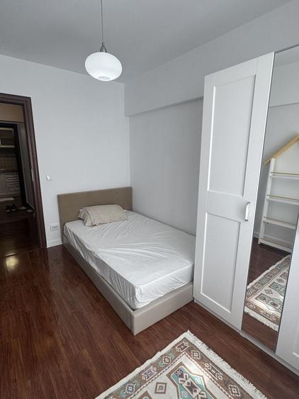Apartament cu 3 camere decomandat, mobilat în Tei