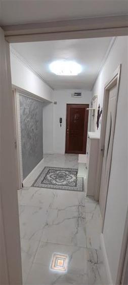 Apartament cu 3 camere decomandat, mobilat în Dacia
