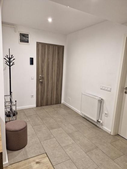 Apartament cu 3 camere decomandat în Tractorul