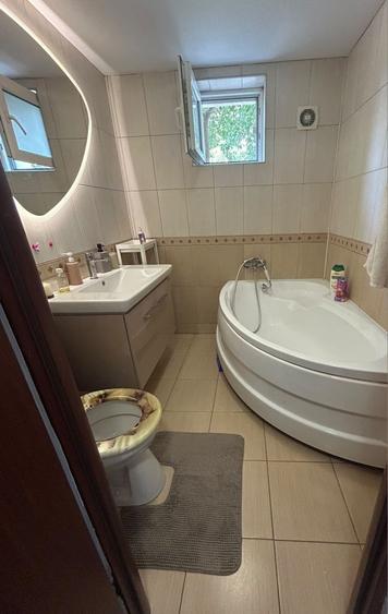 Apartament cu 3 camere decomandat în Rahova