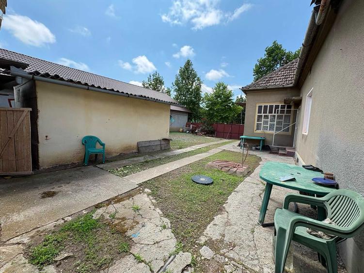 Vand casa din caramida, la strada principala, in Sannicolau Mare - 7
