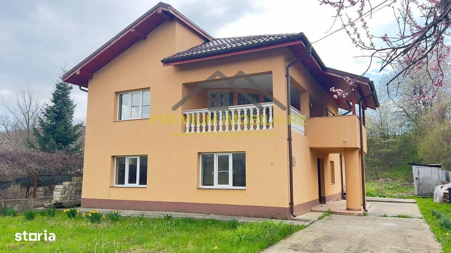 Casă cu 6 camere cu Teren 2500 Mp în Bogdănești