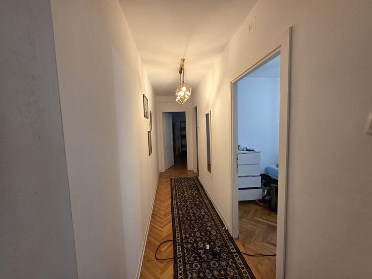 Apartament cu 3 camere semidecomandat, mobilat în Gheorgheni