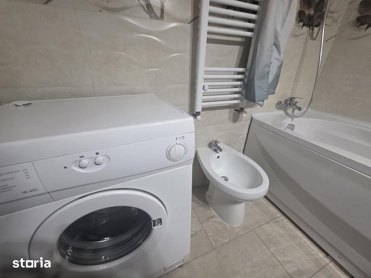 Apartament cu 3 camere decomandat în Tractorul