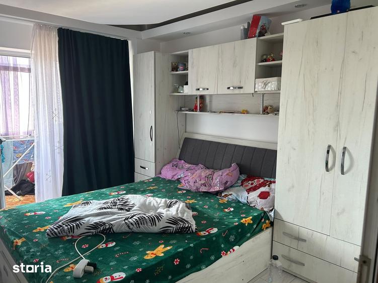 Apartament cu 4 camere decomandat în Prundu