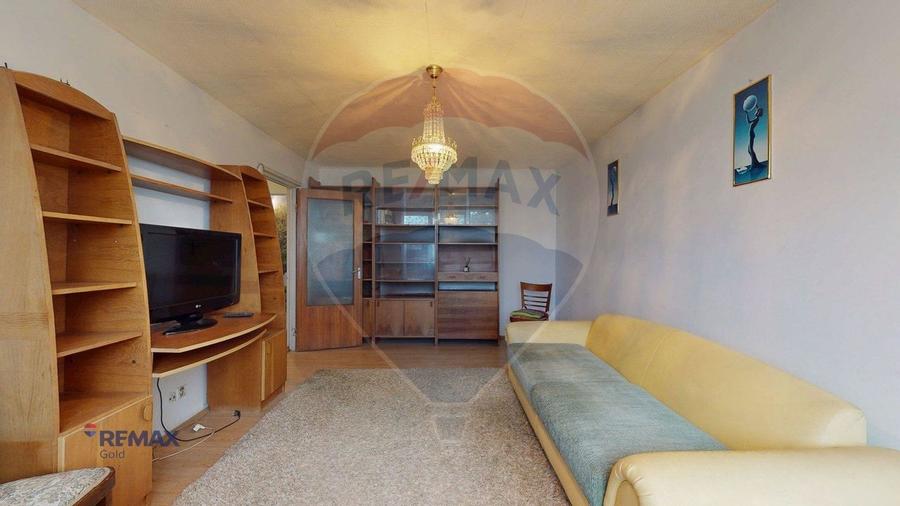 Apartament cu 4 camere de vânzare în zona Ozana - 1