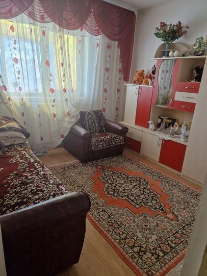 Apartament 3 camere zona Industriala , etaj 4 cu sarpanta ,decomandat - 1