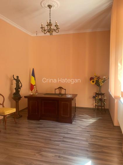 Birou 3 camere, complet renovat și mobilat, zona centrală – str. Paul Chinezu
