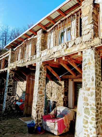 Cas de vinzare in Ocna Sibiului din piatr anul construc?iei 2019 . - 10