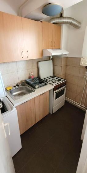 Garsoniera, bucatarie separata, centrala termica, etaj intermediar - Galata - 1