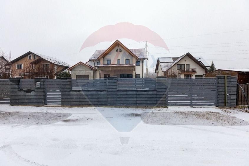 Casă / Vilă cu 4 camere de vânzare în Cartier - Gheraiesti - 2