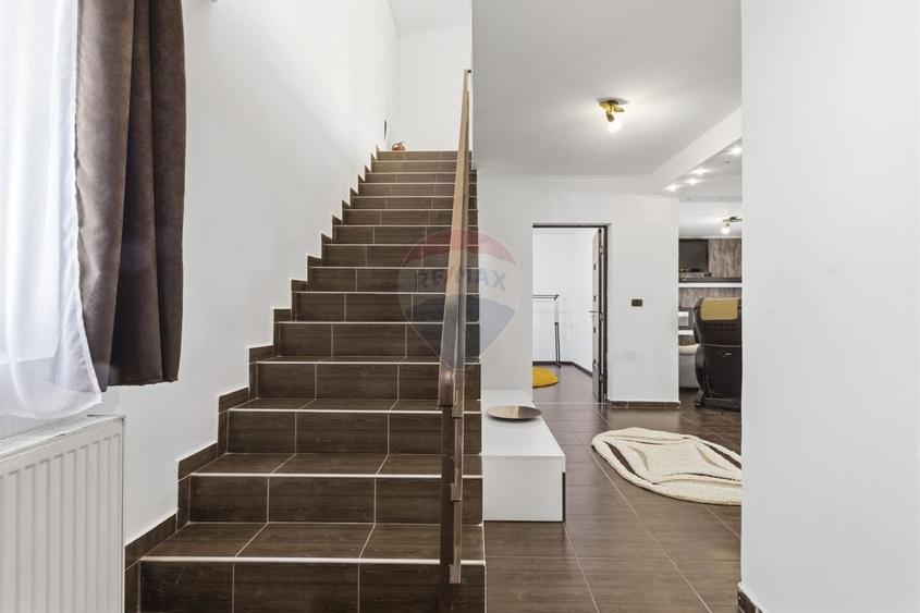 Casă cu 5 camere de inchiriat in Sofronea,Arad - 14