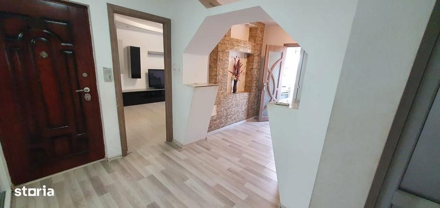 Apartament de vanzare, decomandat 2/4 Lapus - 2