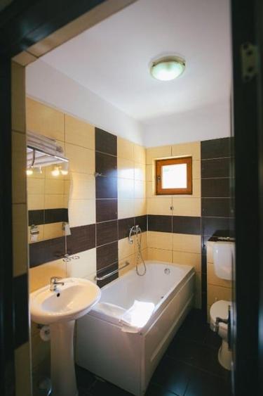 PENSIUNE in PREDEAL, cu 19 camere, restaurant, bar si 2 terase - 9