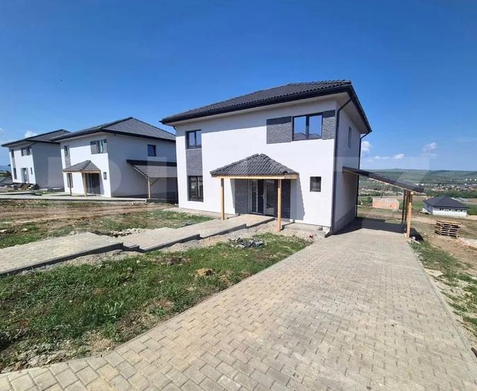 Casa individuala in ansambu rezidential, 755 mp teren, 114 mp utili - 1